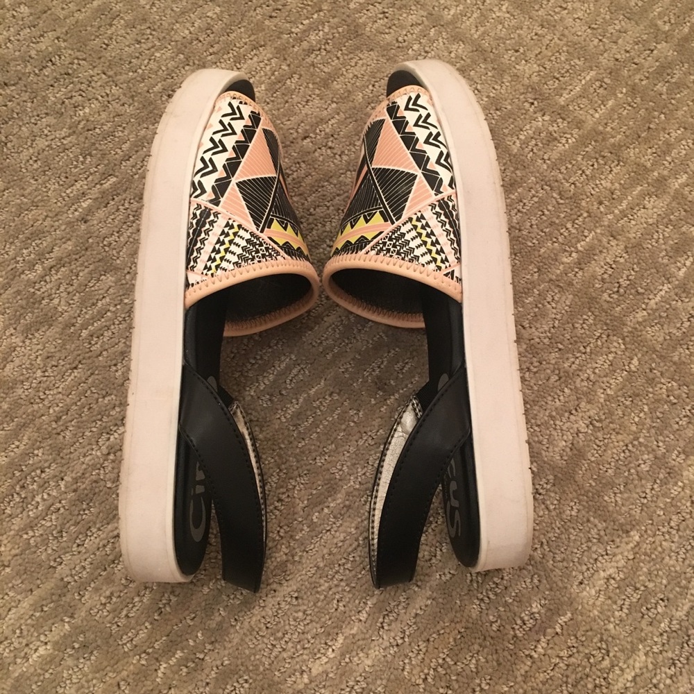 Circus by Sam Edelman Sling-back Sandal! - Picture 2 of 6